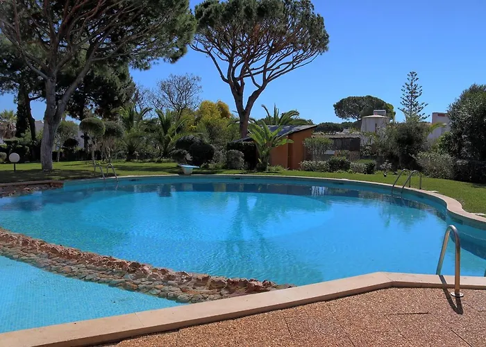 Casa Da Palmeira, Pool & Soccer Pitch * فيلامورا