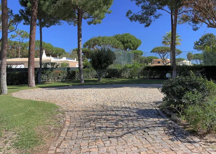 Casa Da Palmeira, Pool & Soccer Pitch فيلامورا